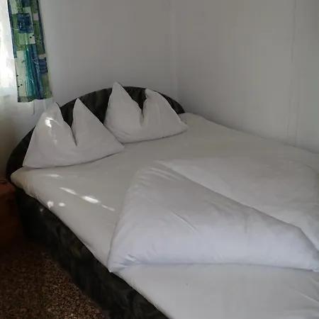 مكان تخييم Tulipan Gyenesdiás